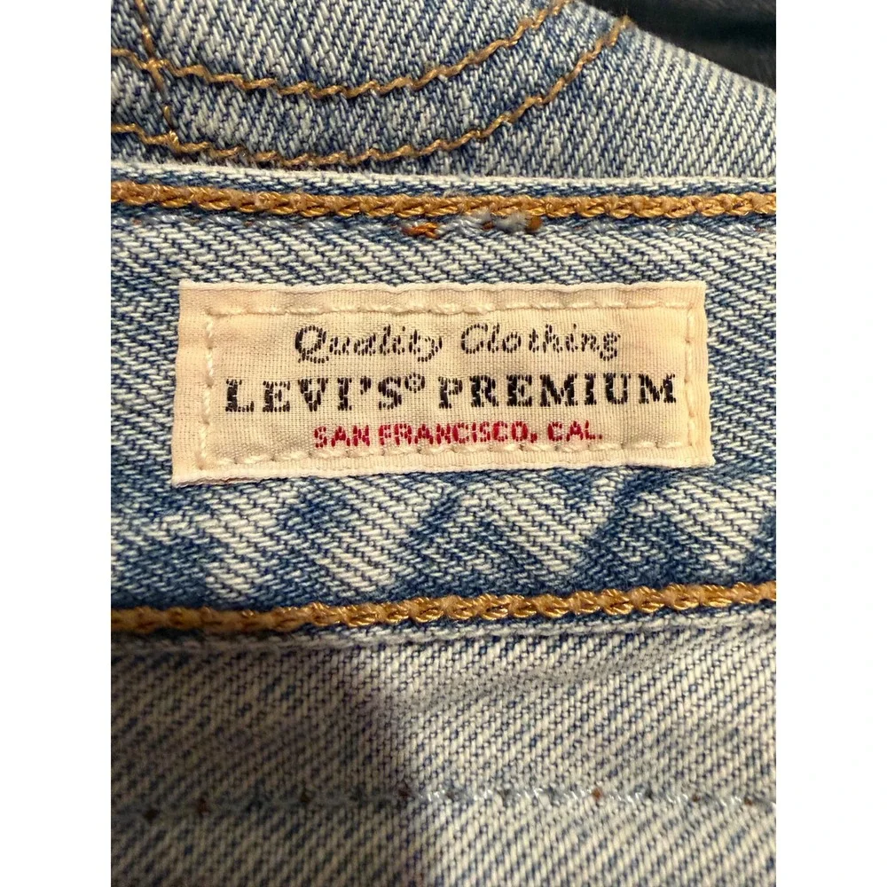 Levis Premium Wedgie Straight Jeans Light Wash Button Fly Denim Size 30